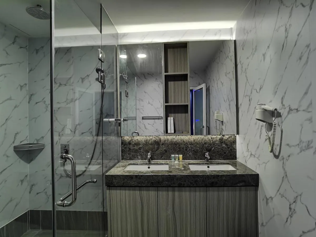 Hotel 17 كوتا كينابالو