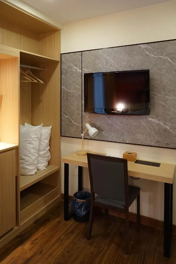 Hotel 17 كوتا كينابالو