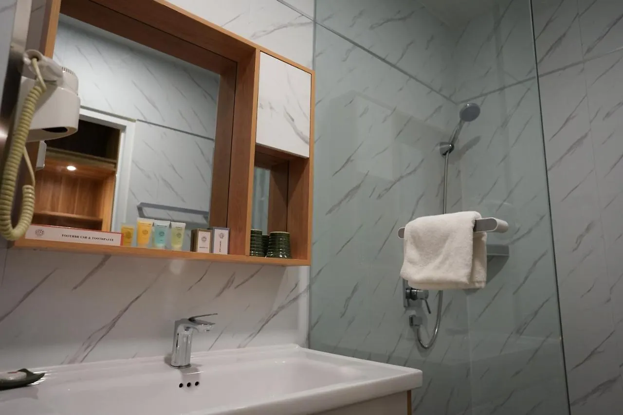 Hotel 17 كوتا كينابالو