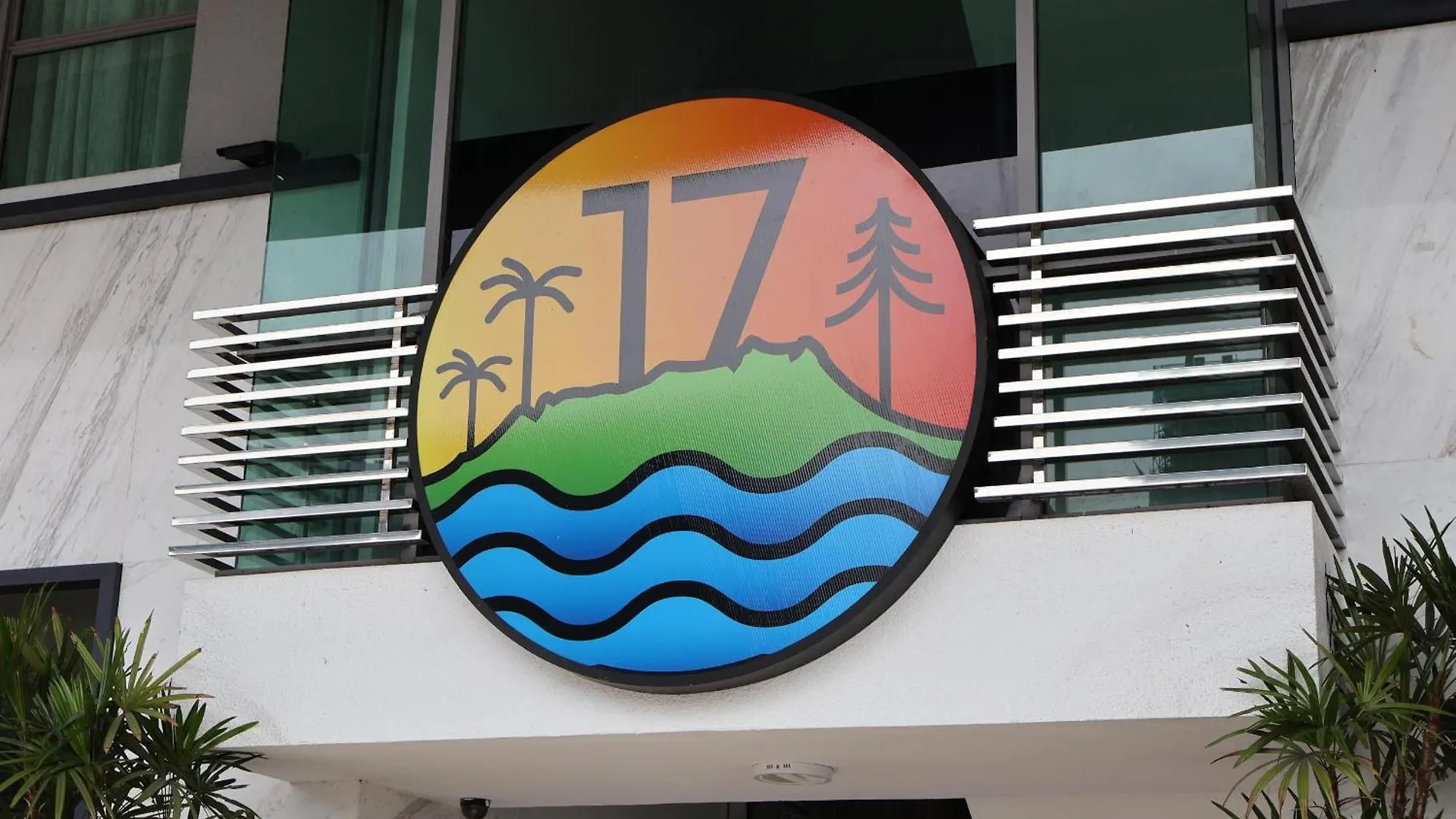 Hotel 17 contacts